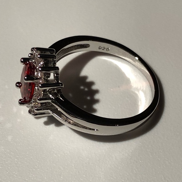 Beautiful Red Cubic Zirconia &14 Clear ones 925 SS - Picture 3 of 4